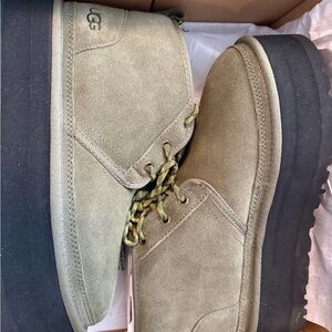 UGG Nuemel Heritage Platform Boot; womens 9
